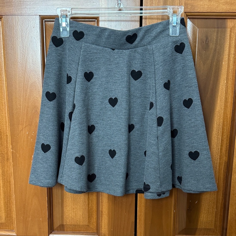 H&M Gray Skirt with Black Heart Pattern Size Small